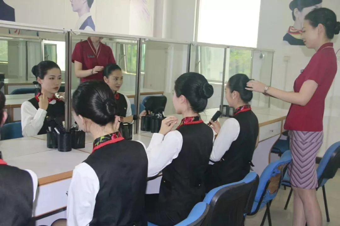 三亞航空旅游職業(yè)學(xué)院好嗎學(xué)費(fèi)多少?三亞旅游職業(yè)學(xué)院空乘怎么樣
